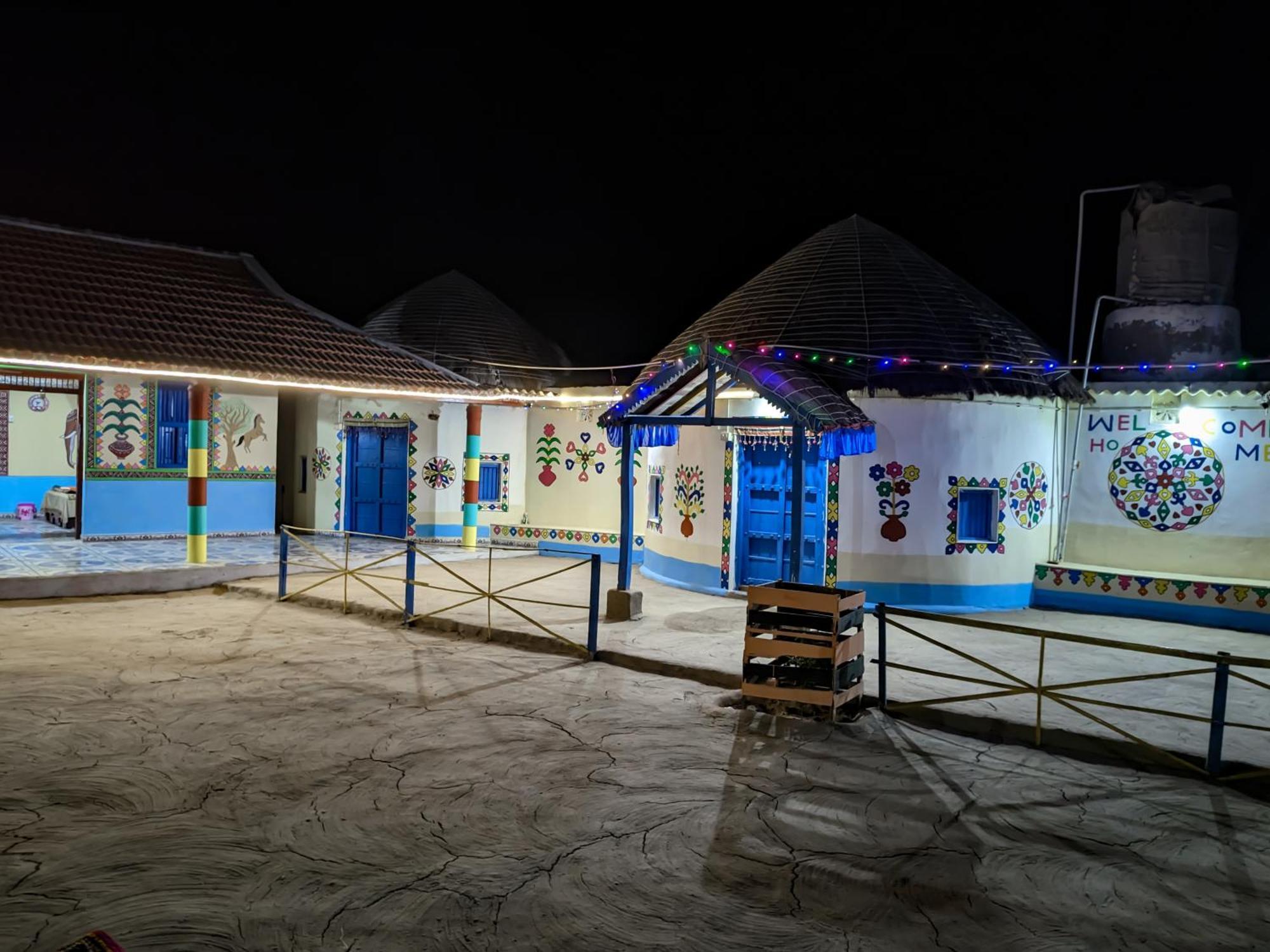 White Land Villagestay Dhordo Eksteriør bilde