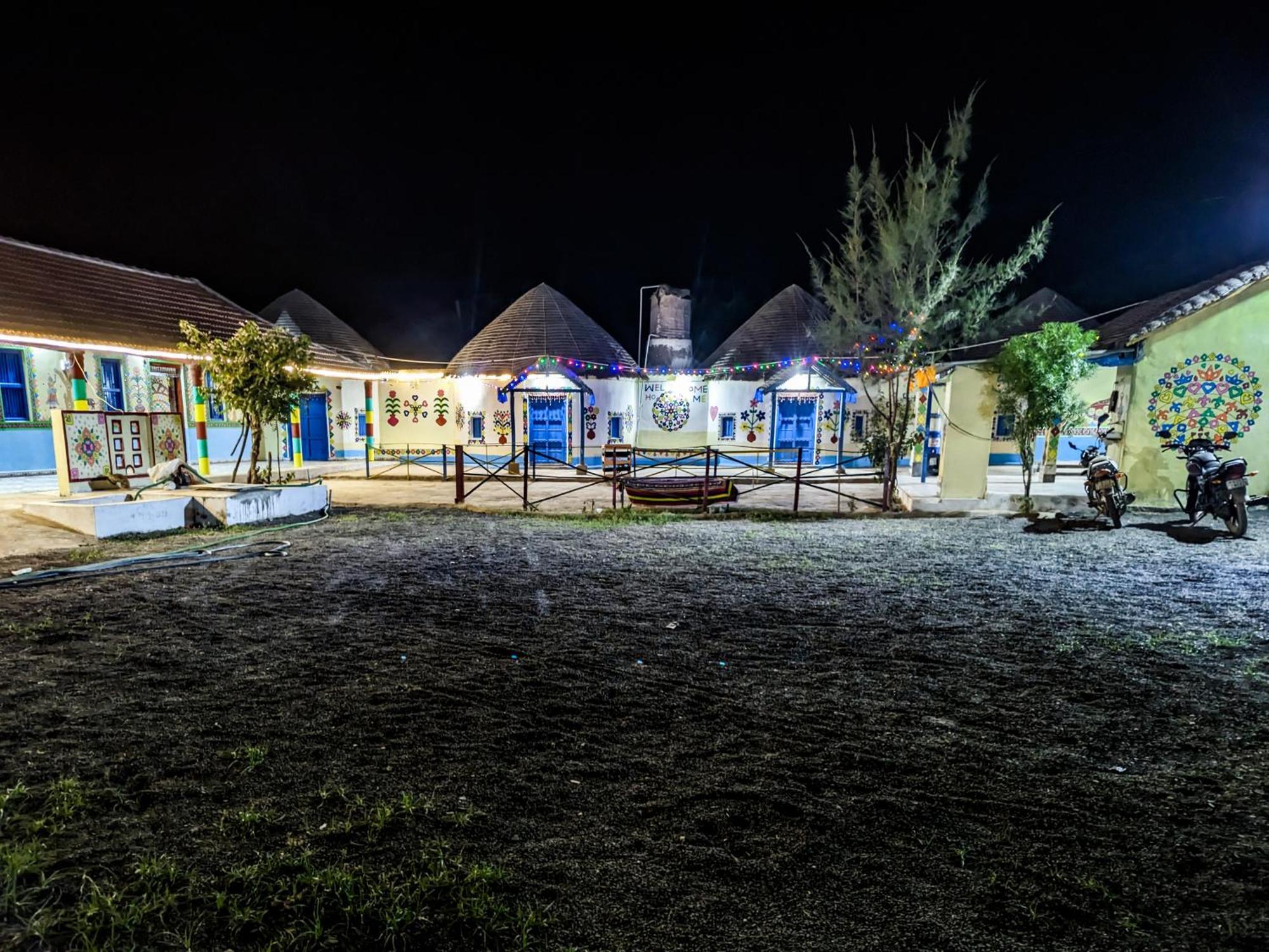 White Land Villagestay Dhordo Eksteriør bilde