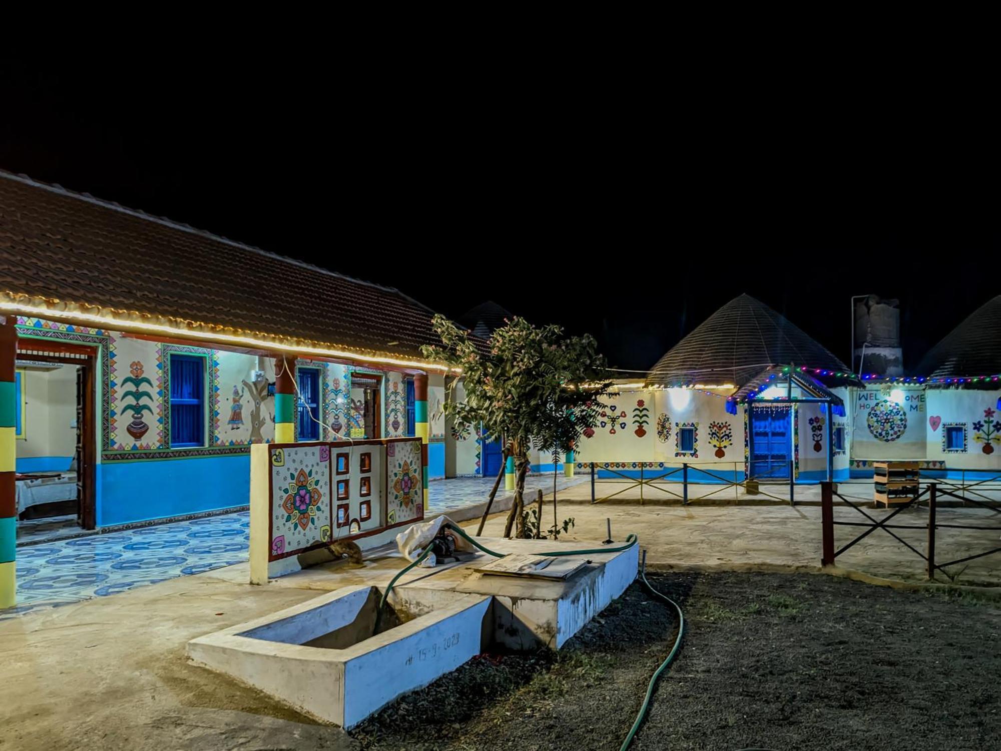 White Land Villagestay Dhordo Eksteriør bilde
